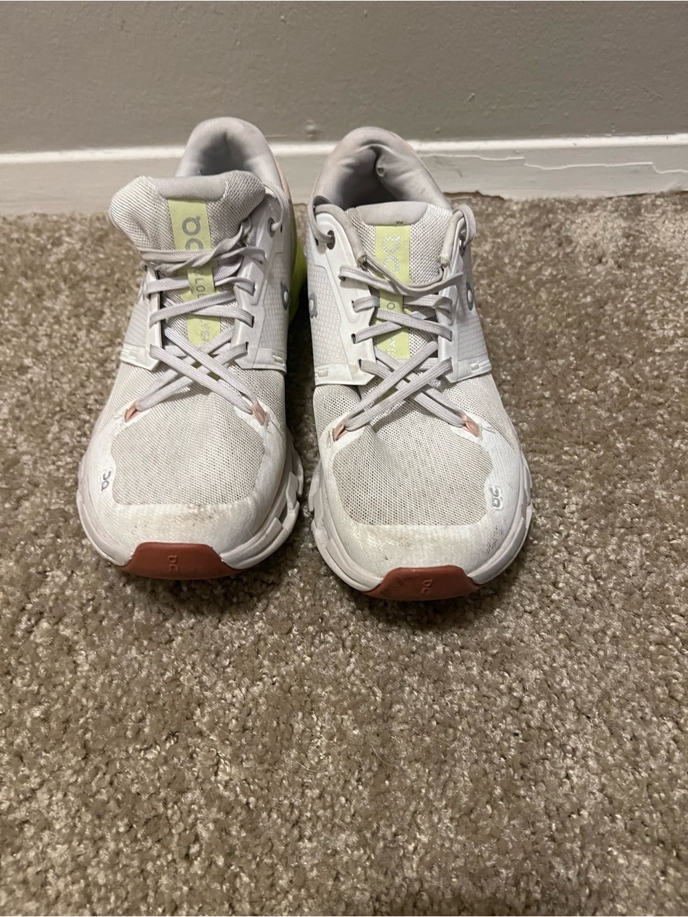 On cloudflyer 4 woman’s 9.5 running shoe - Picture 4 of 11